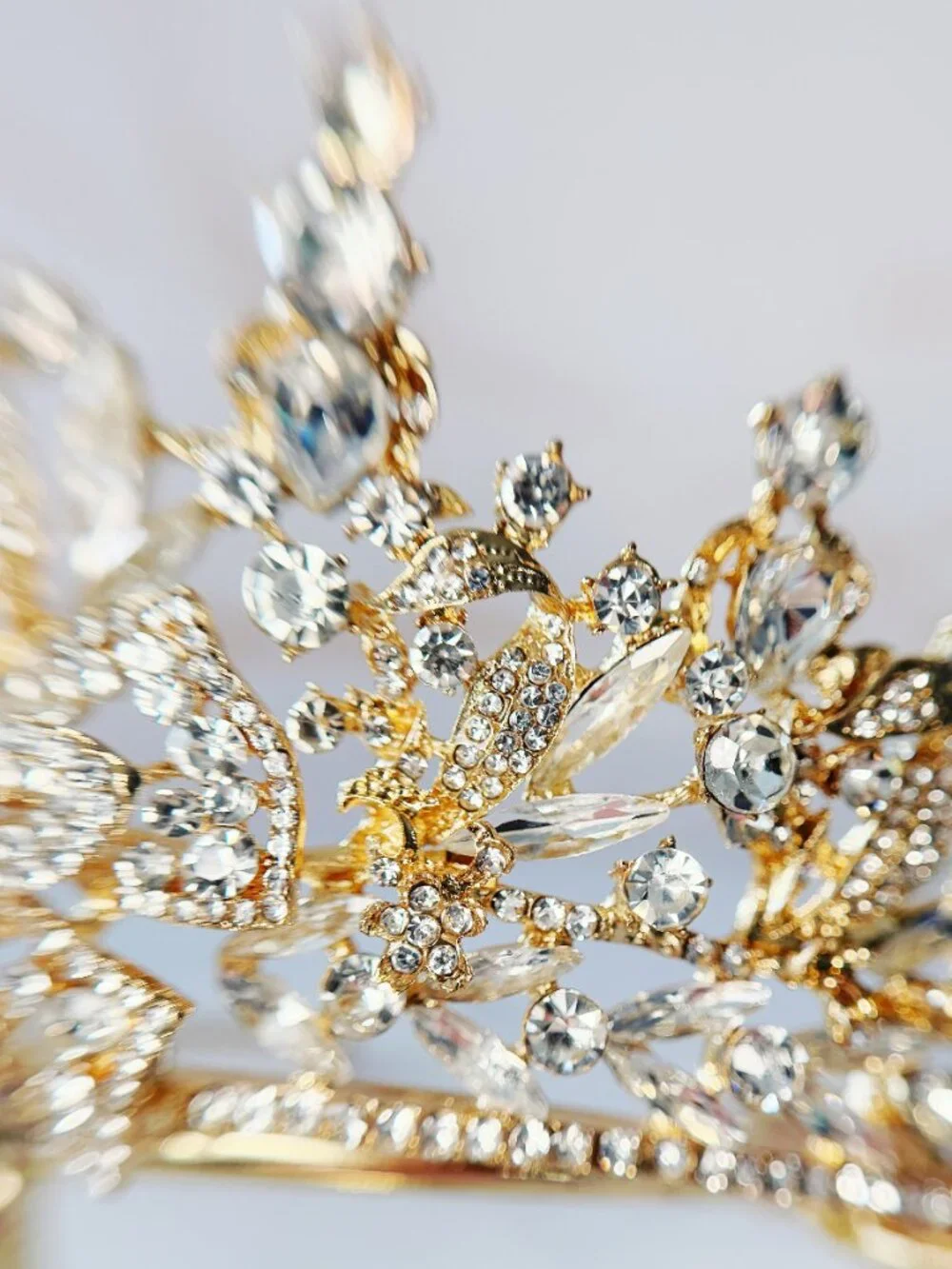 Vintage Gold Crystal Tiara Crown for Bridal Wedding, Pageants and Quinceañeras